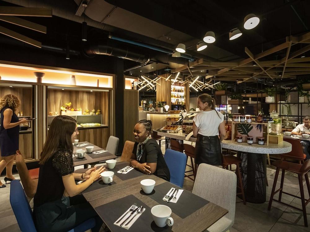 restaurant cafeteria