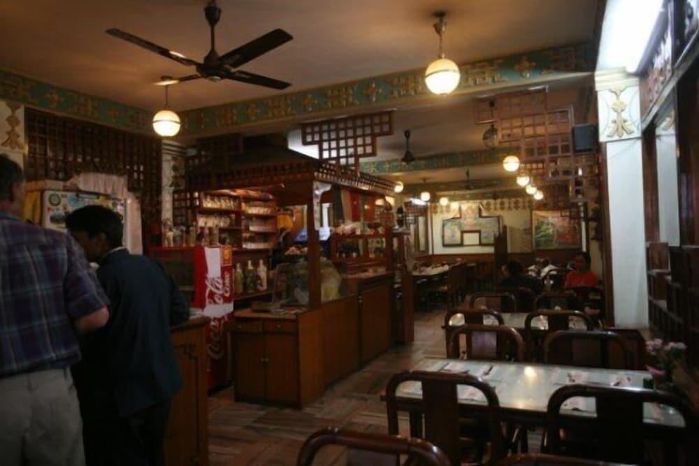 restaurant cafeteria