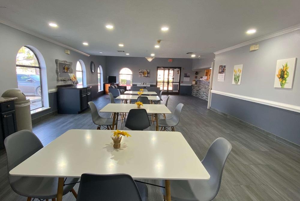 restaurant cafeteria