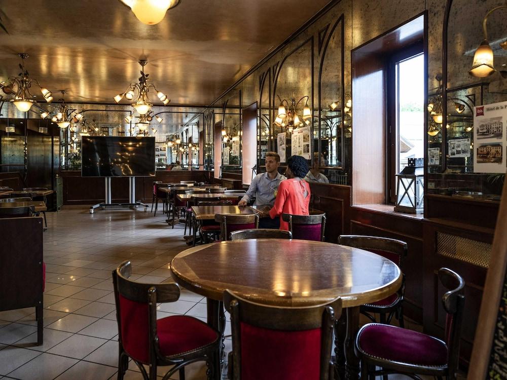 restaurant cafeteria