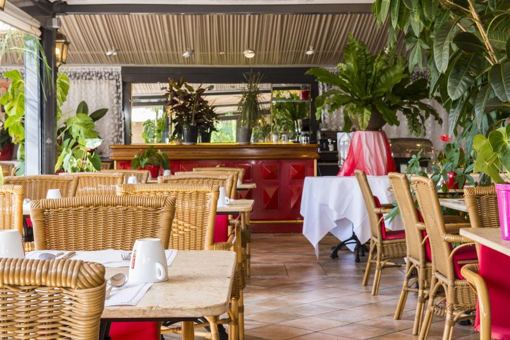 restaurant cafeteria