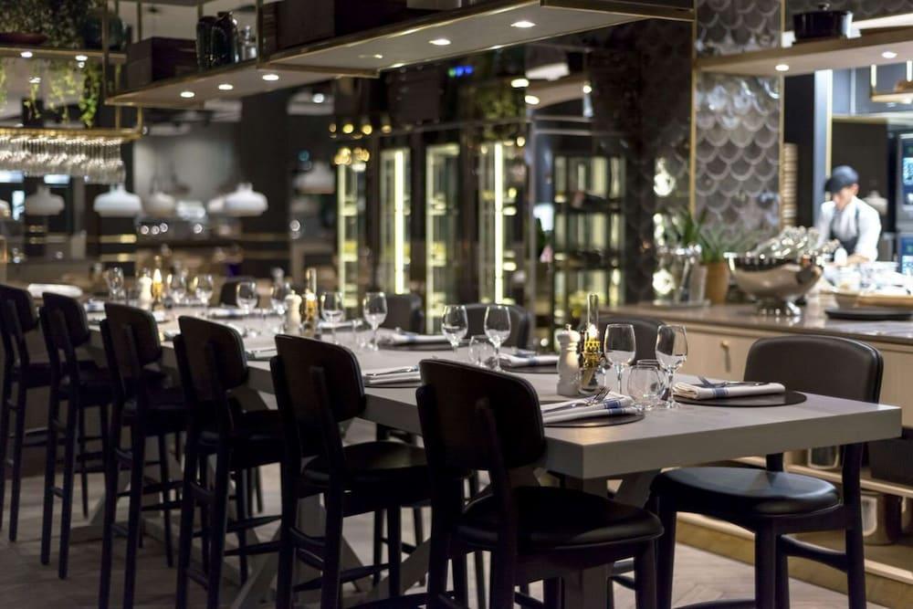 restaurant-cafeteria