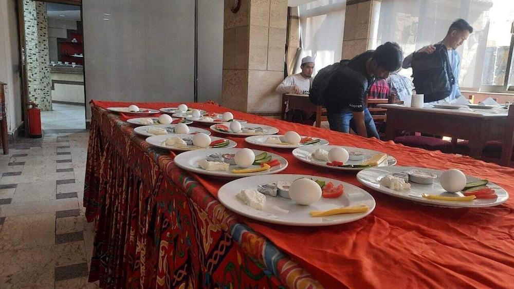 restaurant cafeteria