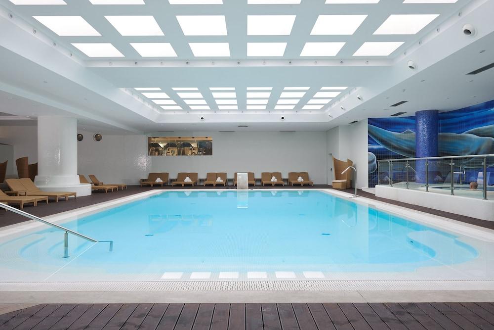 swimming pool spa