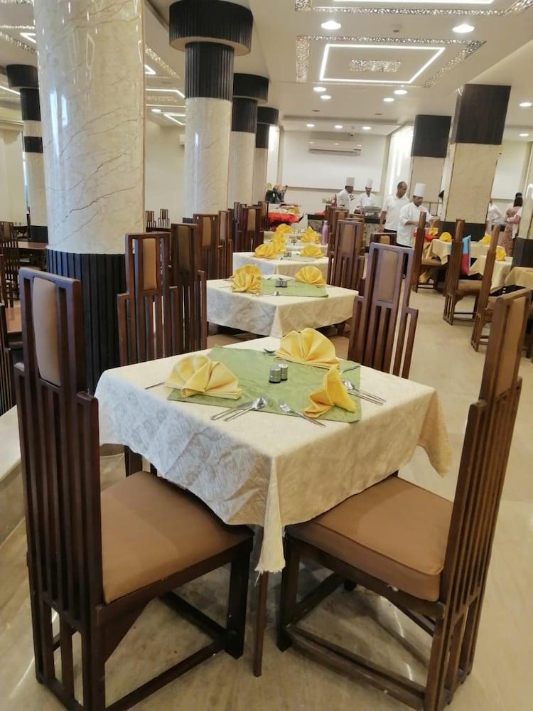 restaurant cafeteria