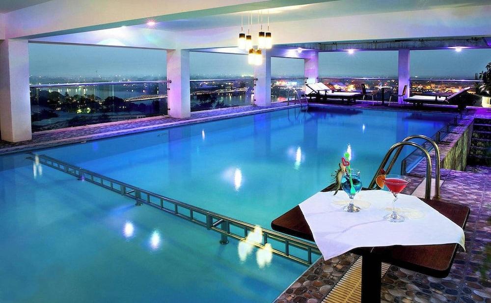 swimming pool spa