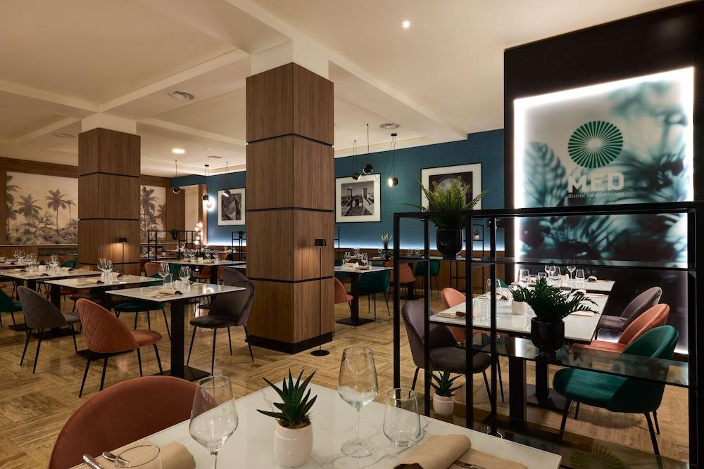 restaurant cafeteria
