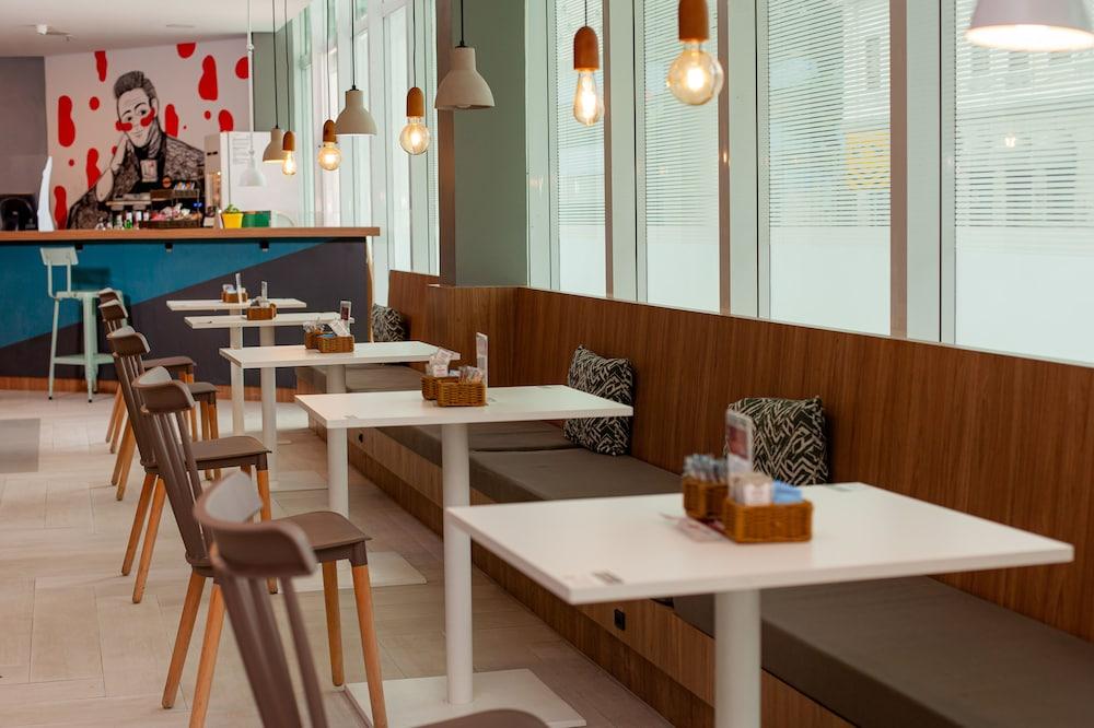 restaurant-cafeteria