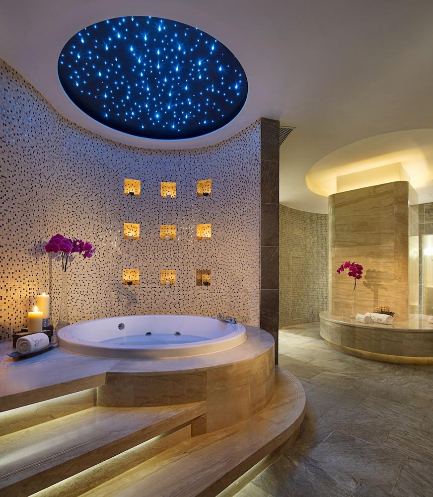 swimming pool spa
