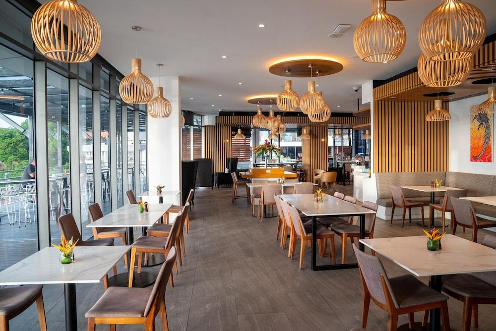 restaurant cafeteria