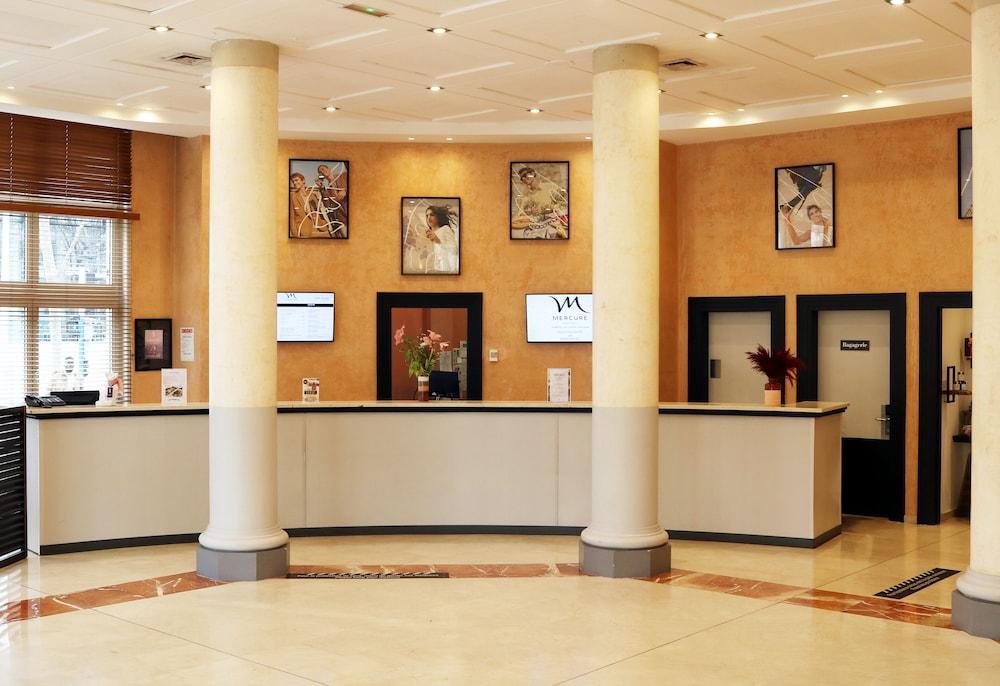 lobby