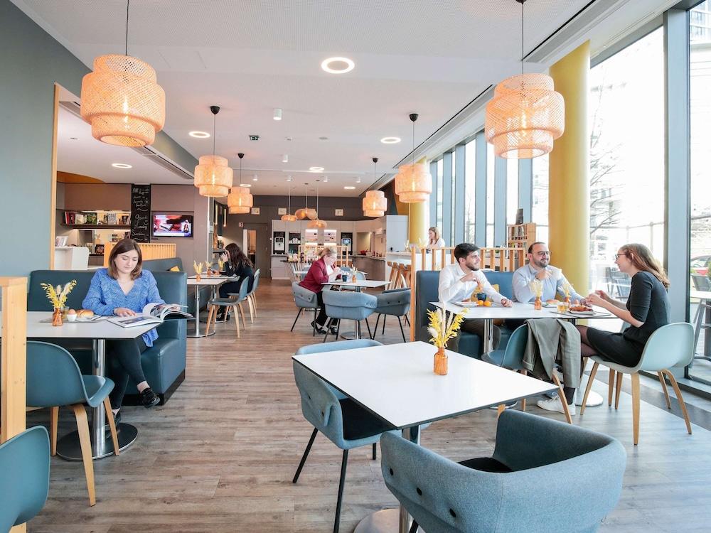 restaurant cafeteria