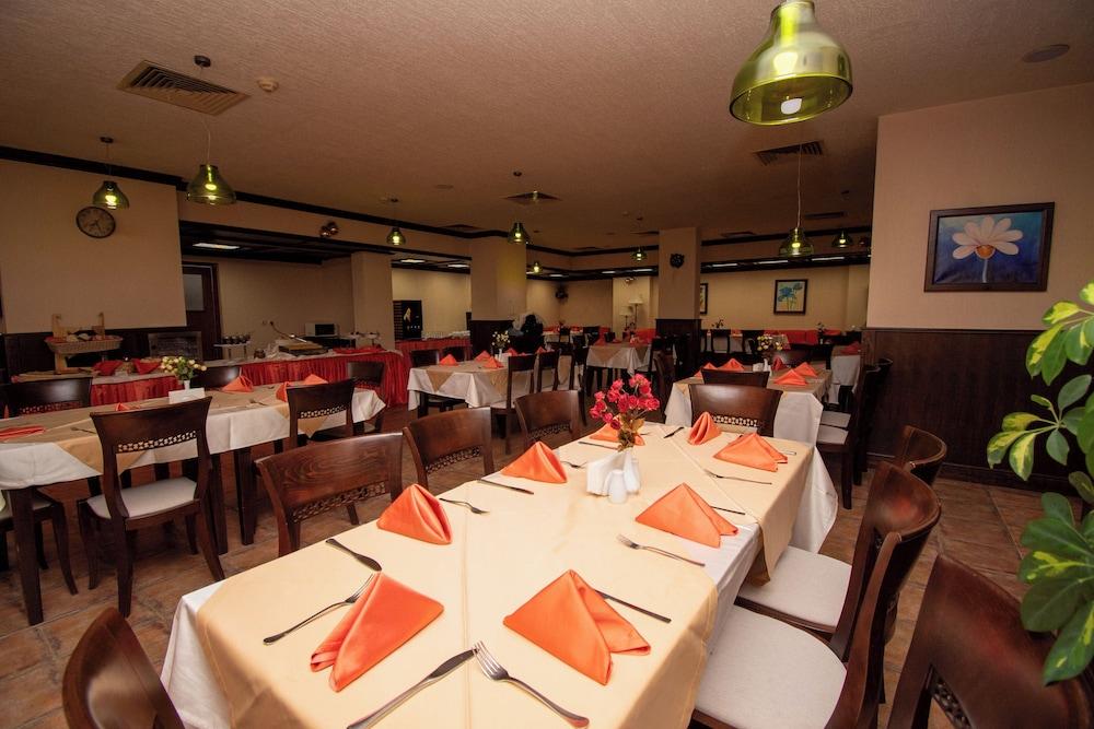 restaurant cafeteria