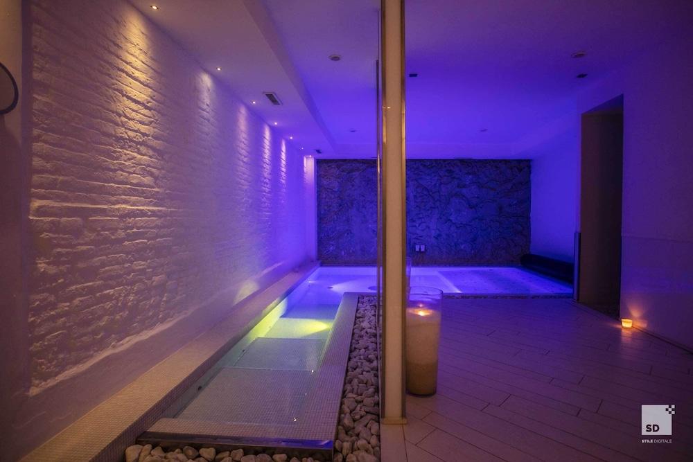 swimming pool spa