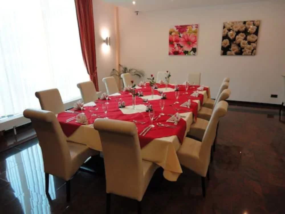 restaurant-cafeteria