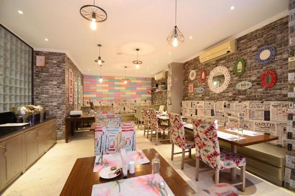 restaurant cafeteria