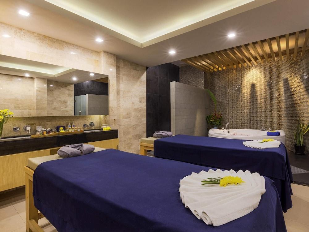 swimming pool spa