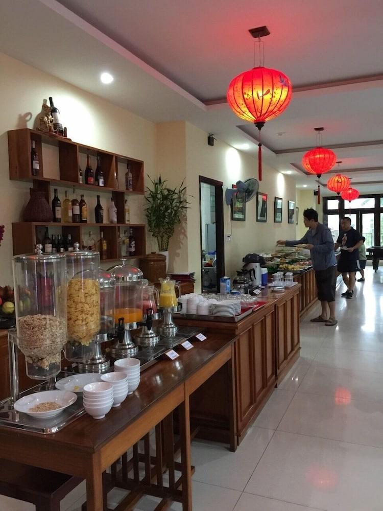 restaurant cafeteria