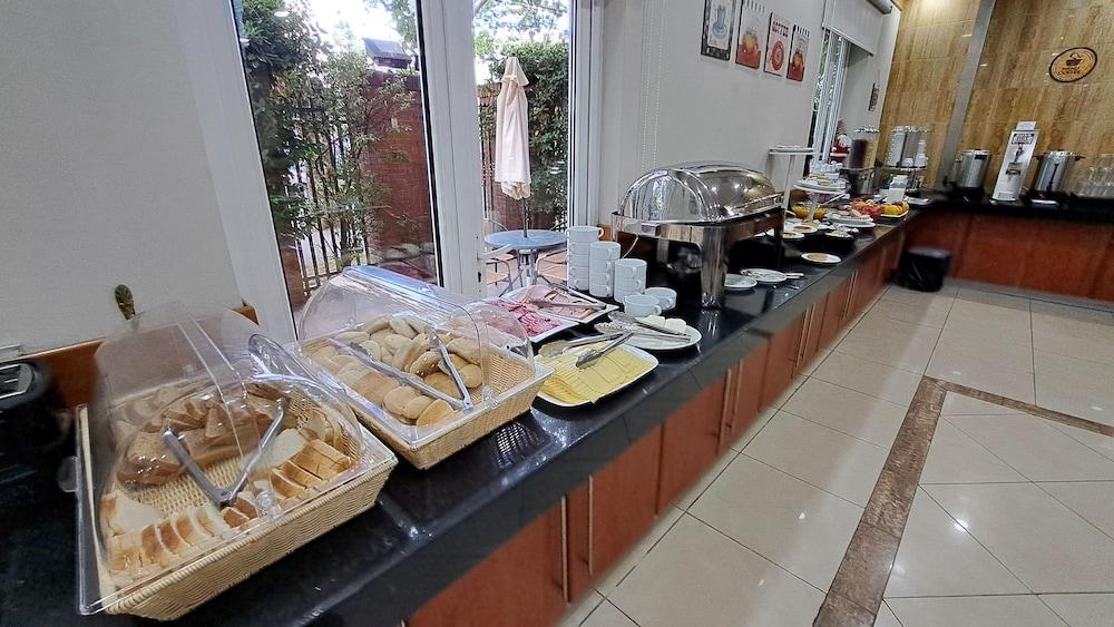 restaurant cafeteria