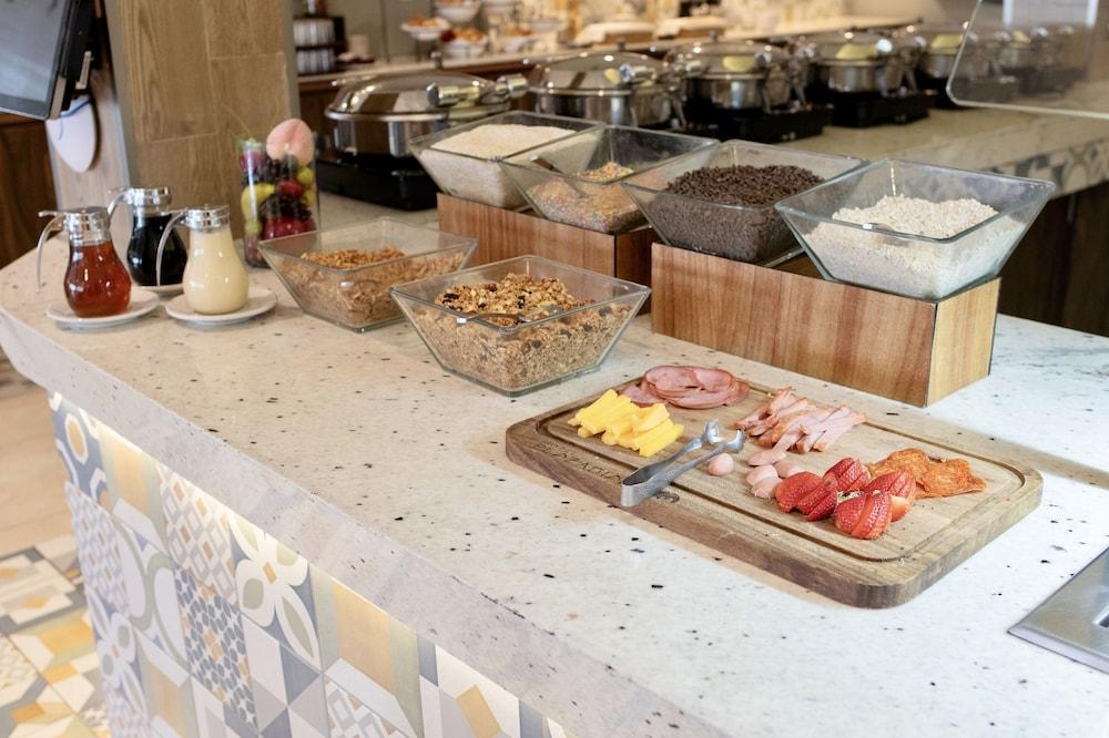 restaurant cafeteria