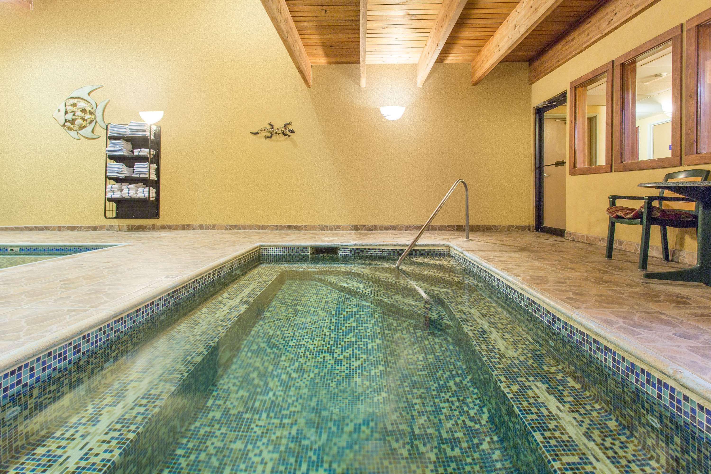 swimming pool spa