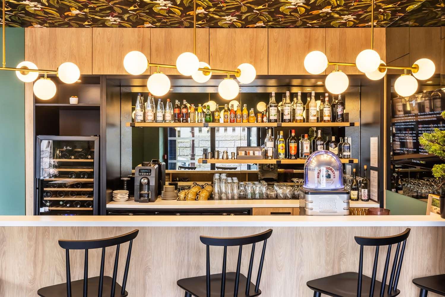 restaurant cafeteria
