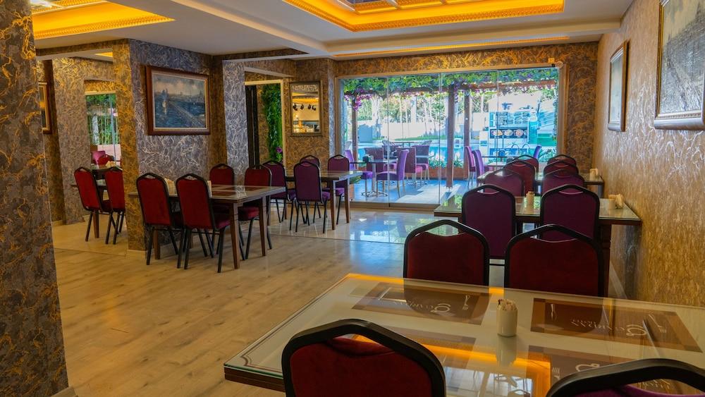 restaurant cafeteria