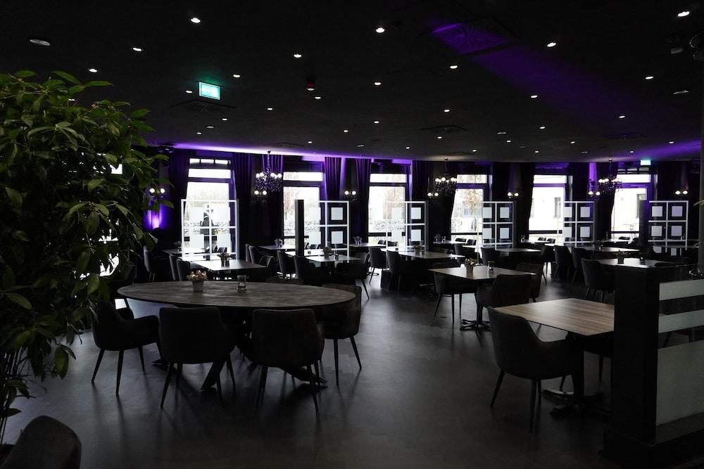 restaurant-cafeteria