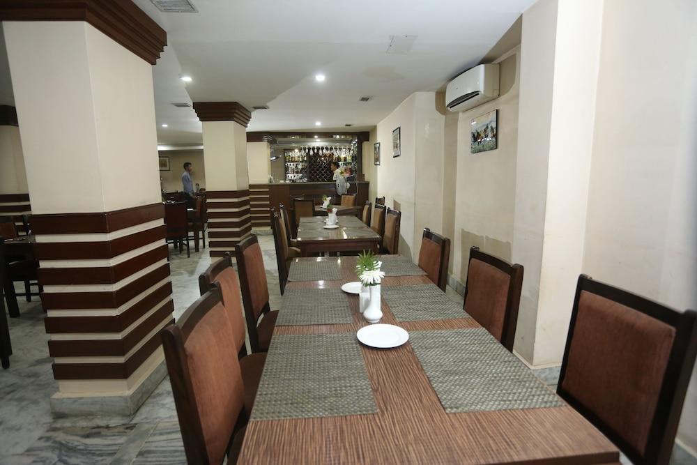 restaurant cafeteria
