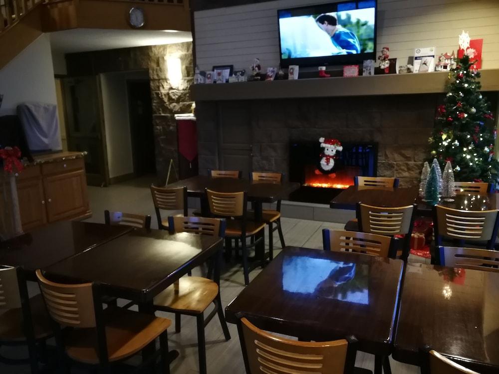 restaurant cafeteria