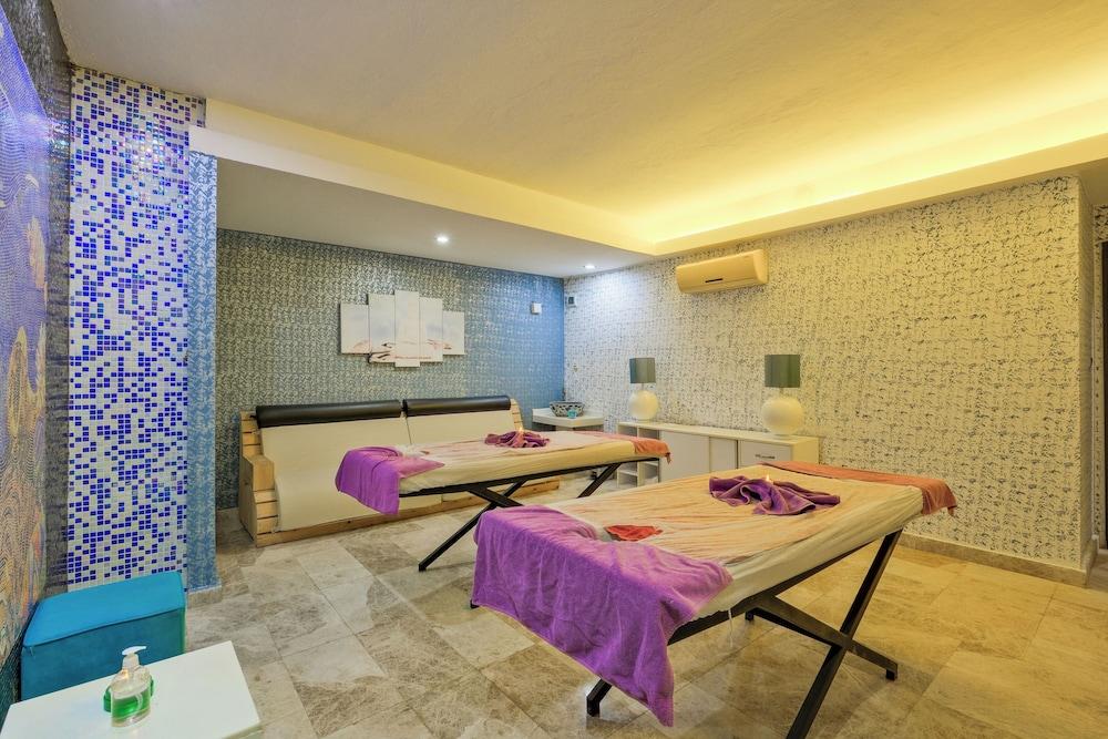 swimming pool spa