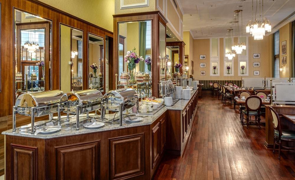 restaurant cafeteria