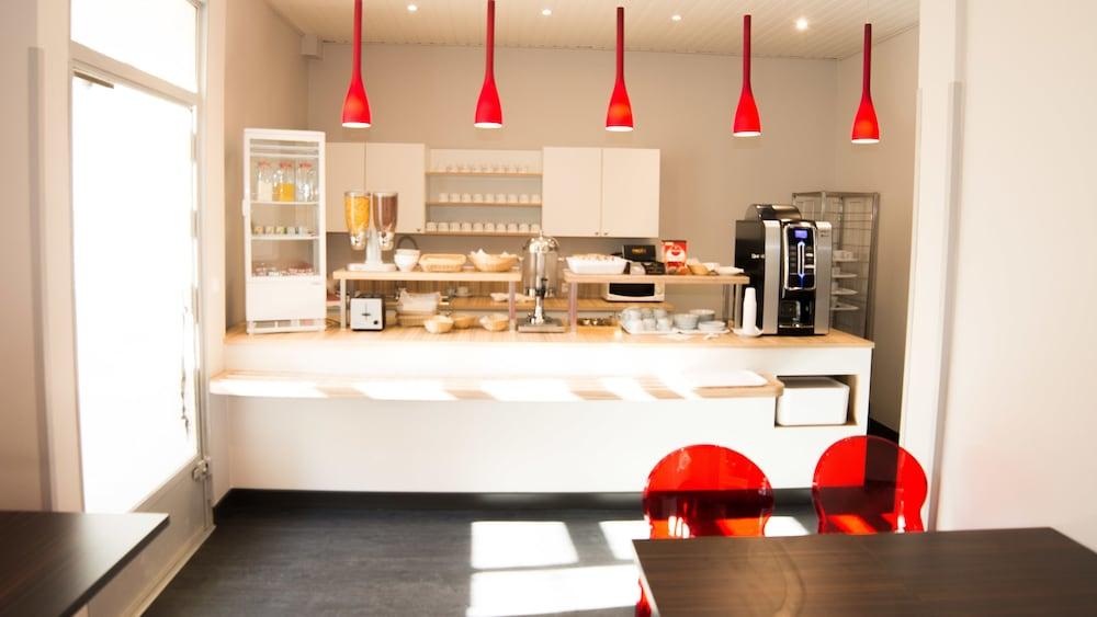 restaurant cafeteria