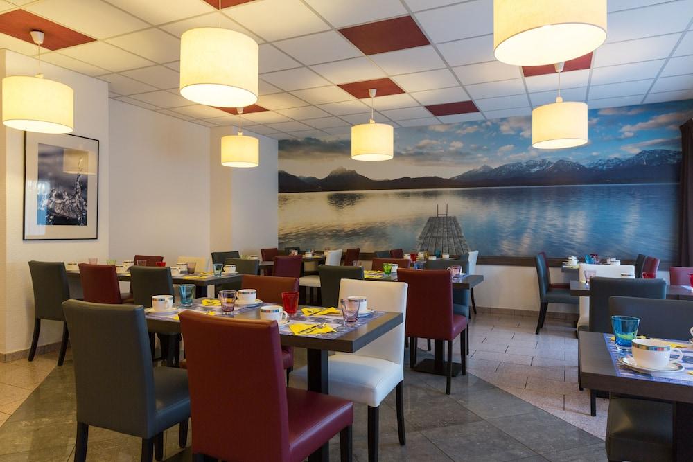 restaurant cafeteria