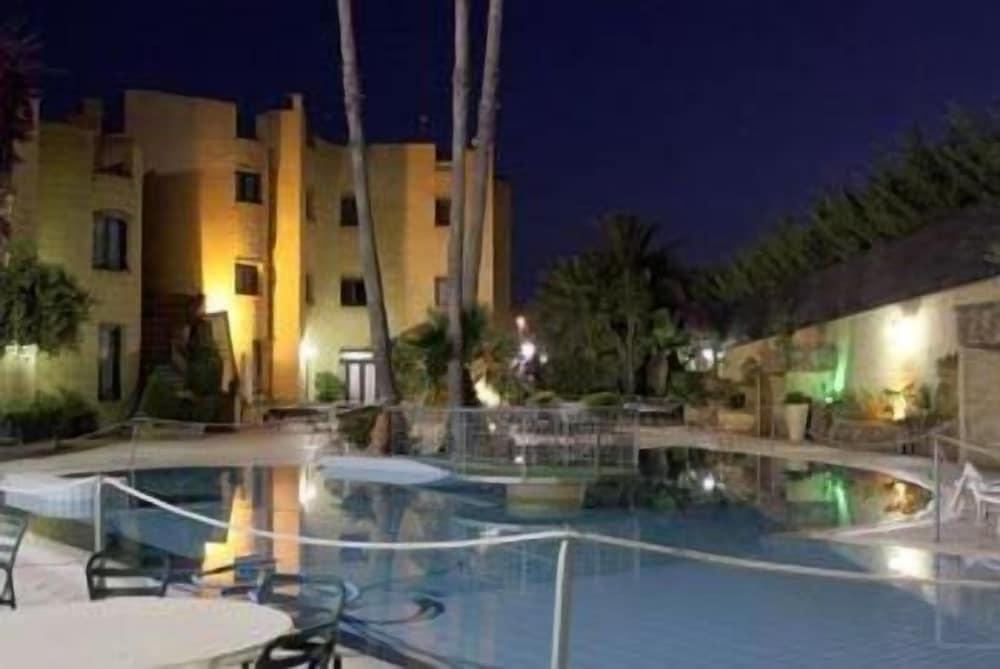 swimming pool spa