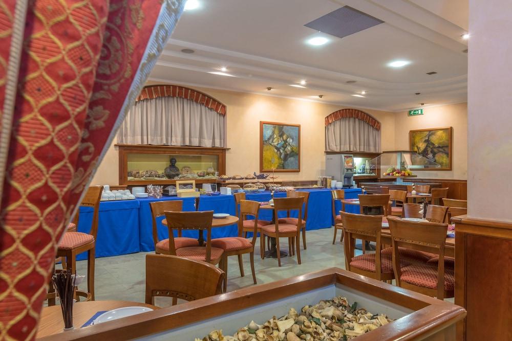 restaurant cafeteria
