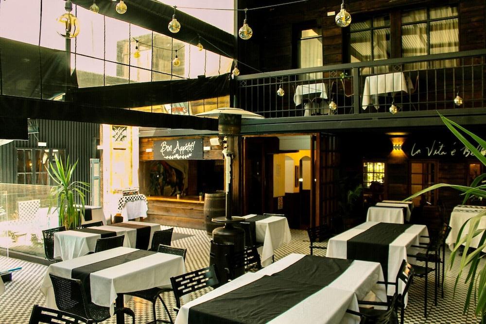 restaurant cafeteria