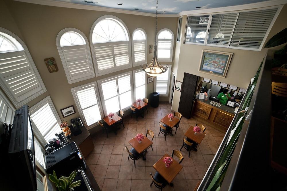 restaurant cafeteria