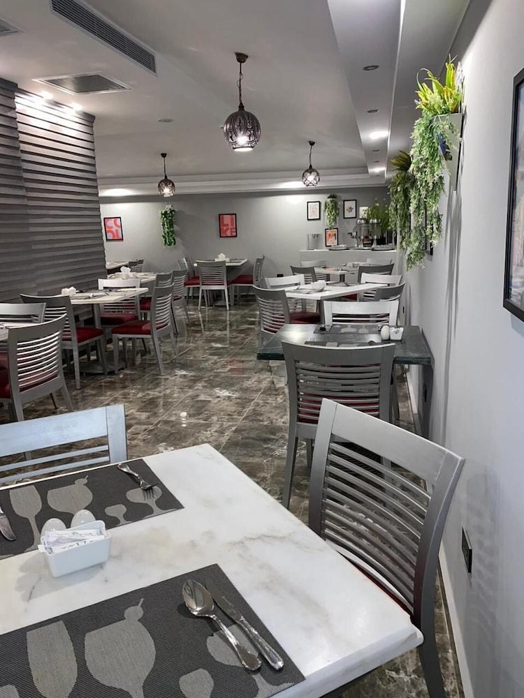 restaurant cafeteria