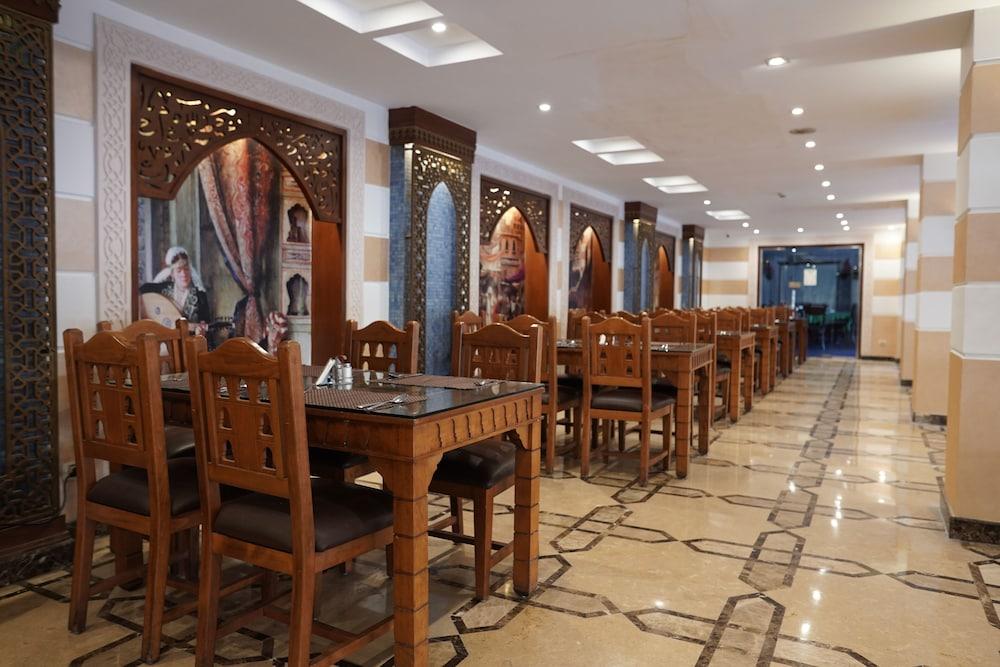 restaurant cafeteria