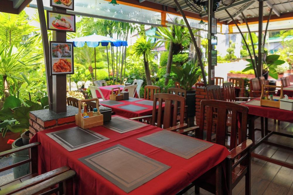 restaurant cafeteria
