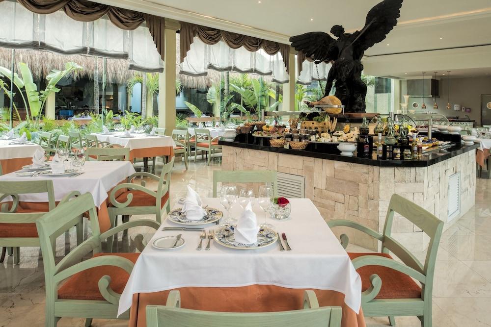 restaurant cafeteria