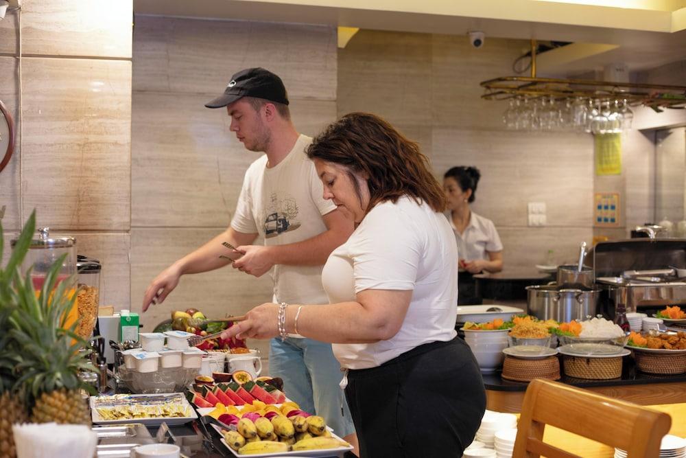 restaurant cafeteria