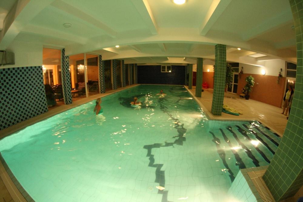 swimming pool spa