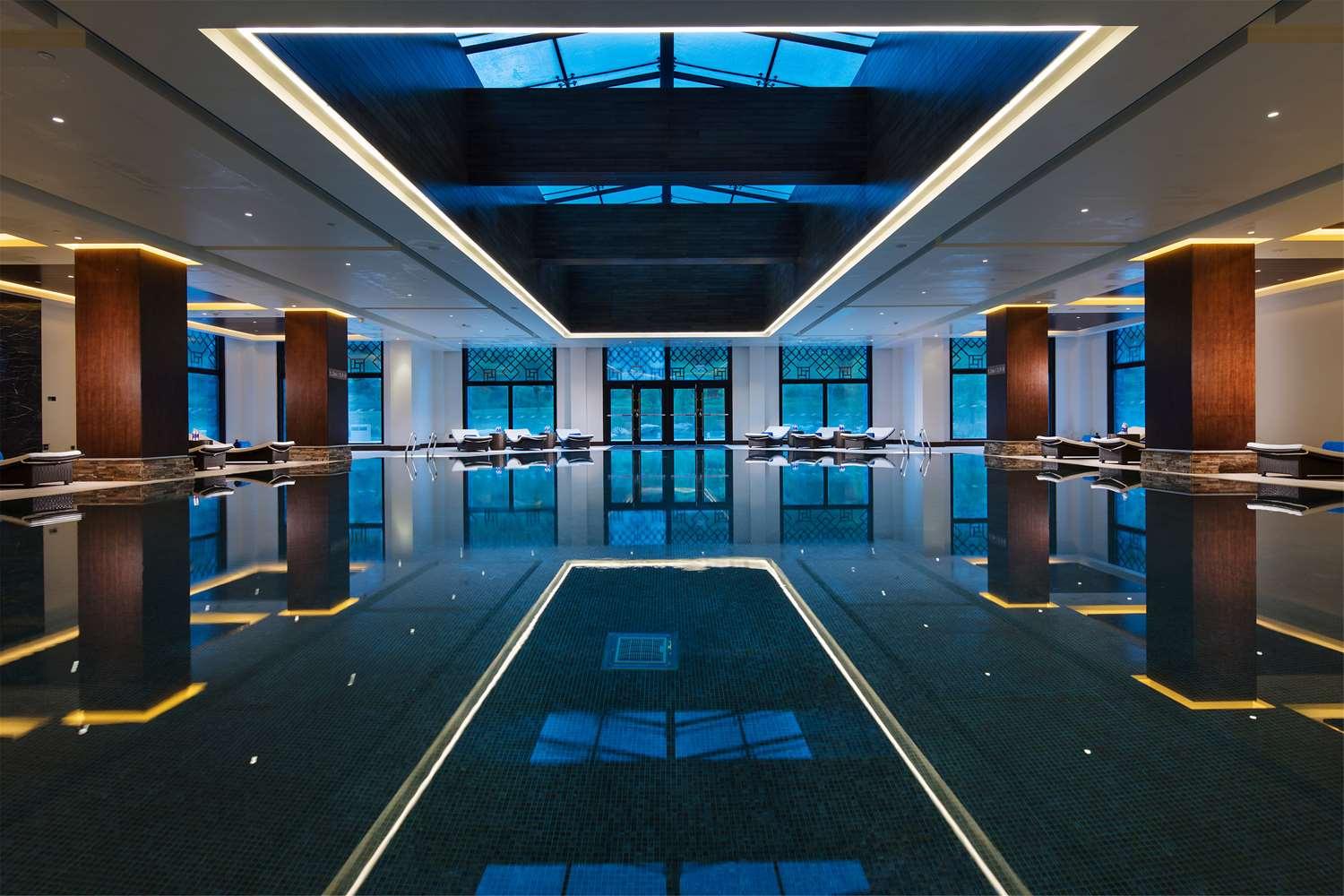 swimming pool spa