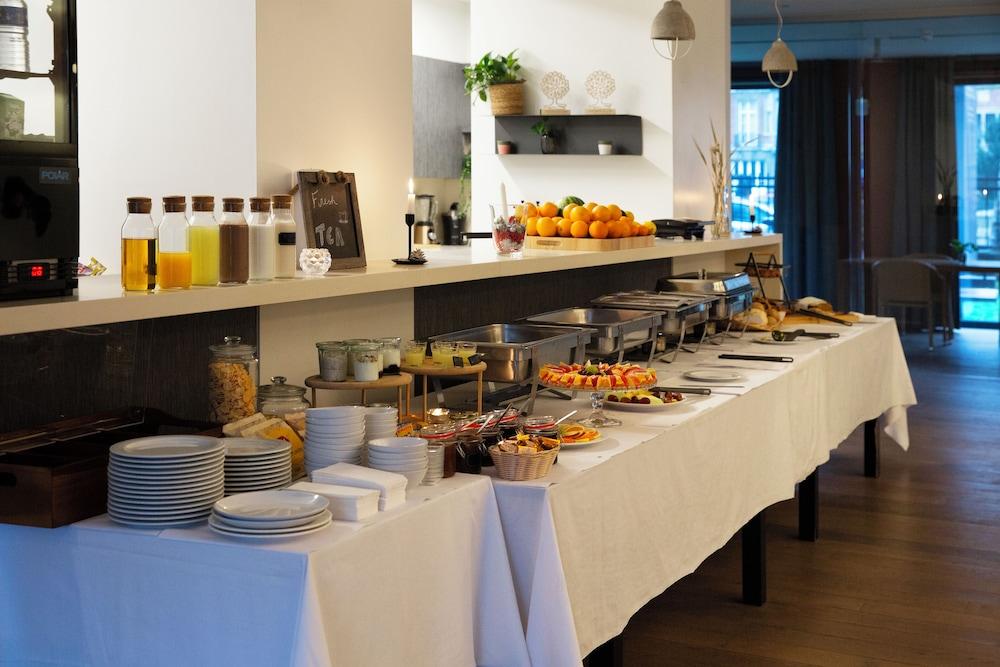 restaurant cafeteria