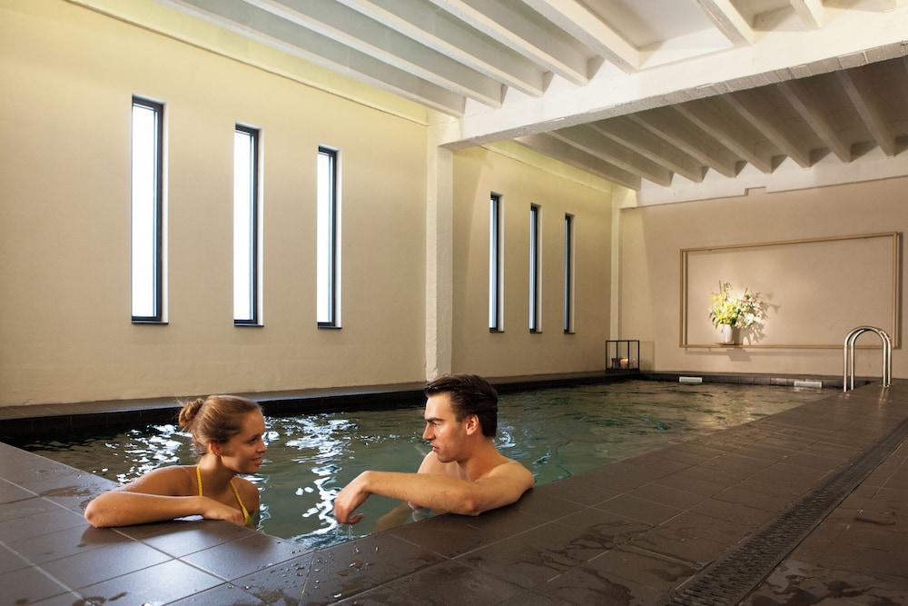 swimming pool spa