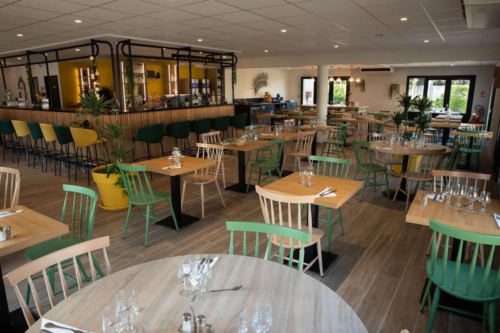 restaurant cafeteria
