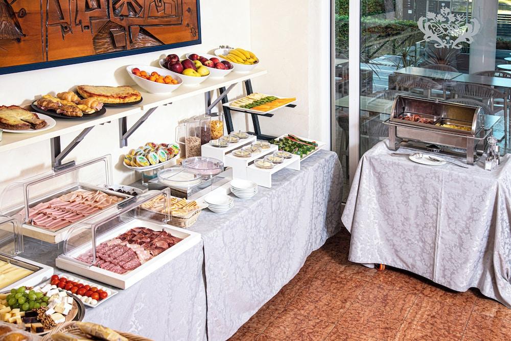 restaurant cafeteria