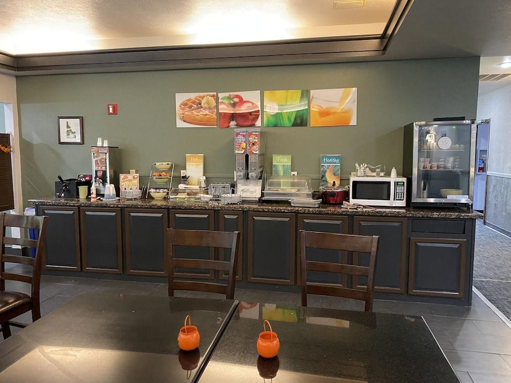 restaurant cafeteria
